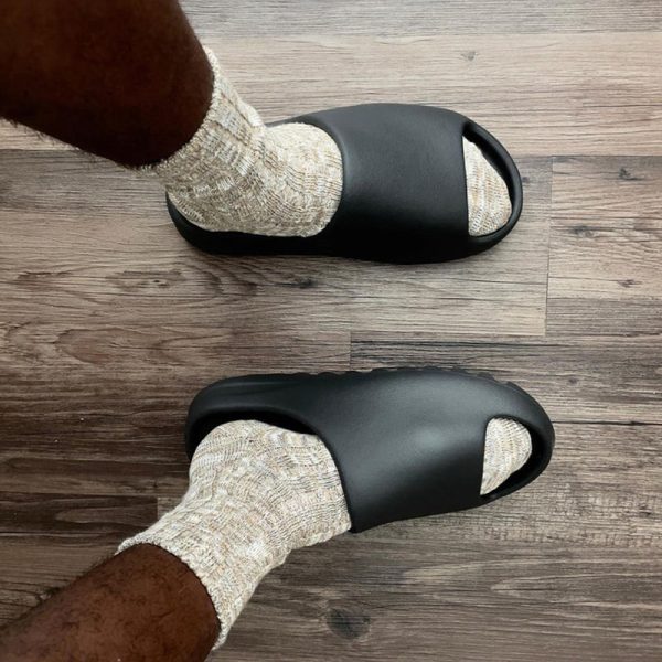 Yeezy Slide Onyx Black 侃爺同款 情侶夏季 踩屎感 防滑拖鞋 黑色 HQ8448