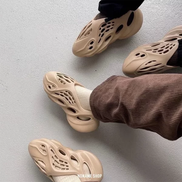 Yeezy Foam Runner Mist 洞洞鞋 情侶沙灘鞋 男女休閑 涼拖鞋 GV6774